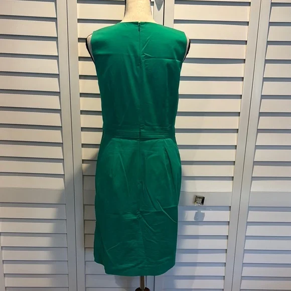 Ann Taylor Pre Owned lined Sleeveless cocktail Dress with side zipper detail. - Picture 4 of 8